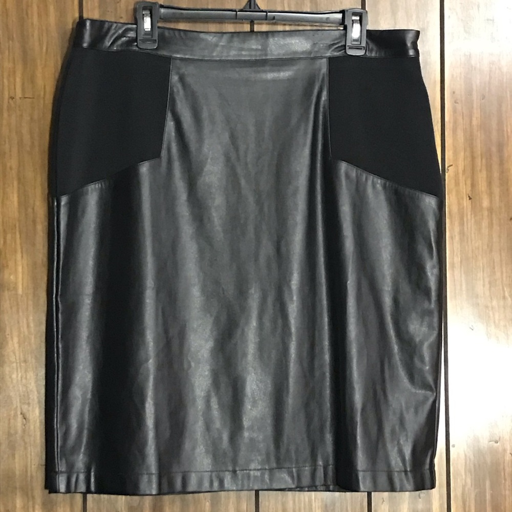 Chico’s Size 2.5 (14) Skirt